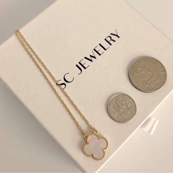 Clover Necklace Mother of Pearl 14k Gold Chain Color - Picture 4 of 11